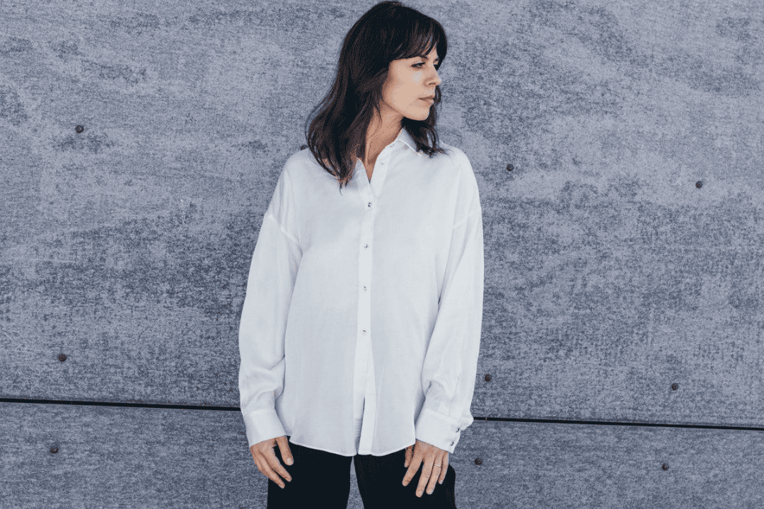 Koszula oversize – jak ją stylizować na co dzień i do pracy
