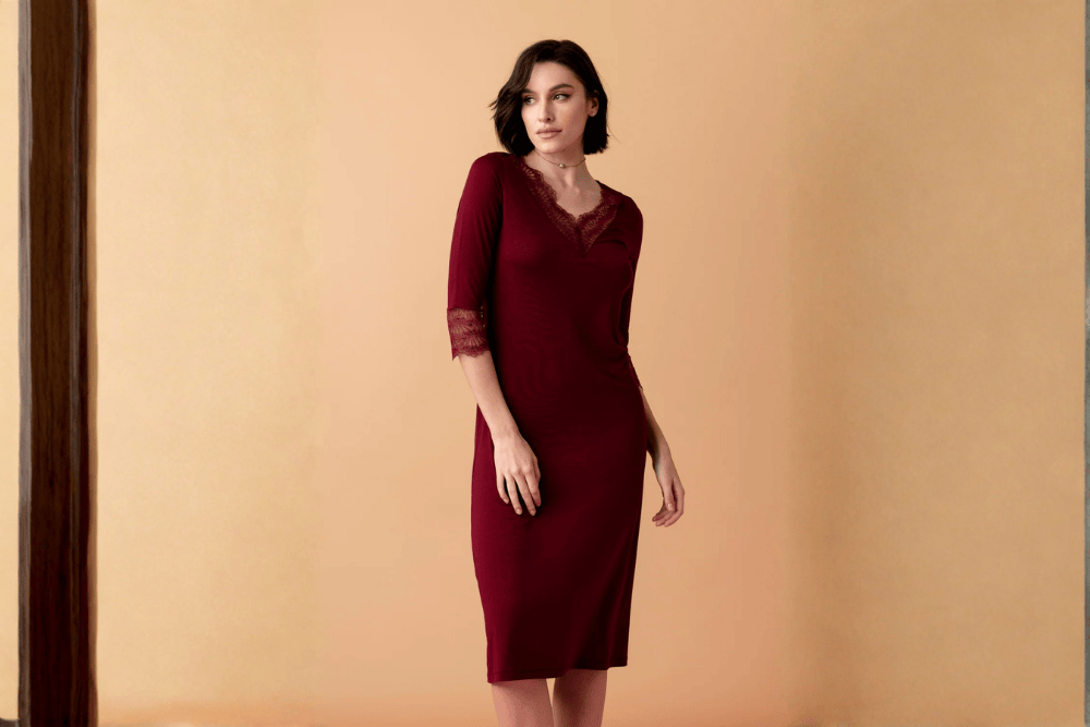 Przewodnik po bieliźnie nocnej – koszula, piżama, szlafrok czy peniuar?