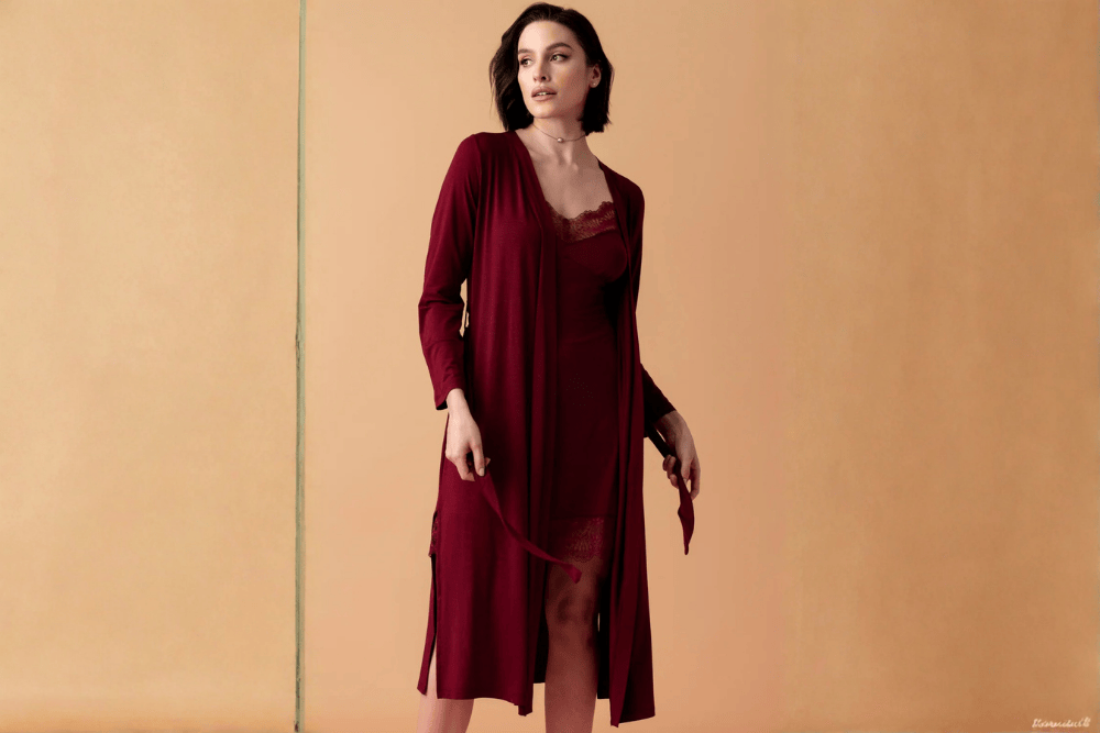 Szlafrok dla babci – ciepły, miękki i stylowy. Jak wybrać ten idealny?