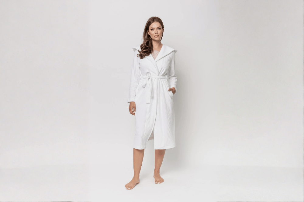 Szlafrok do hotelu, SPA i na wyjazdy – jaki materiał i długość sprawdzają się najlepiej?