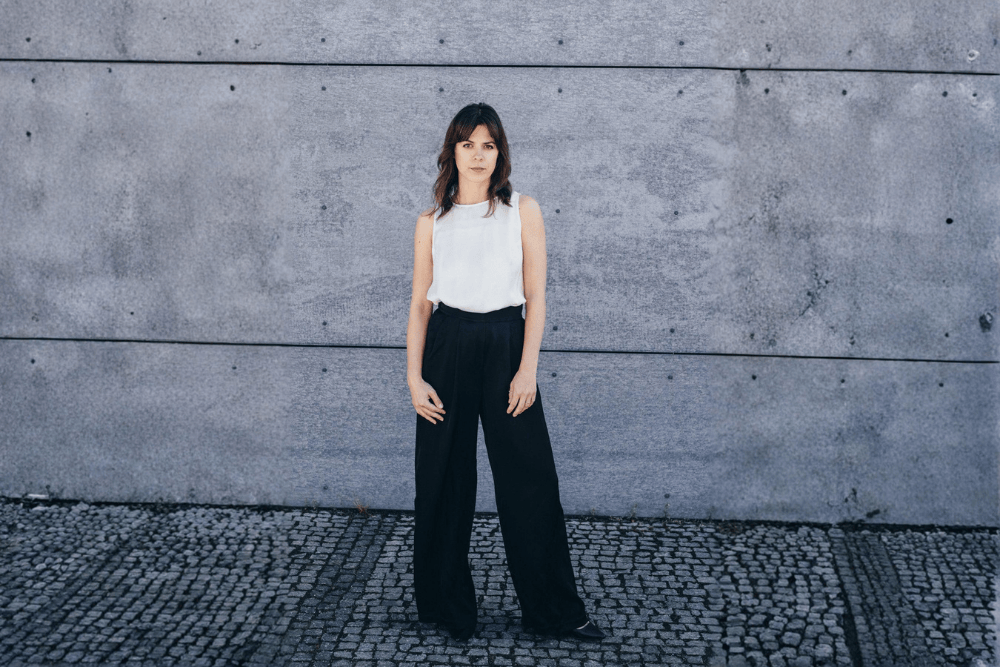 3 sposoby na satynowy top - od casualu po wieczór