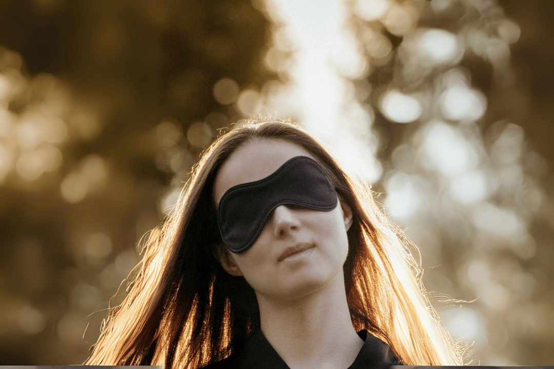 Opaska do spania jako modny dodatek do bielizny nocnej