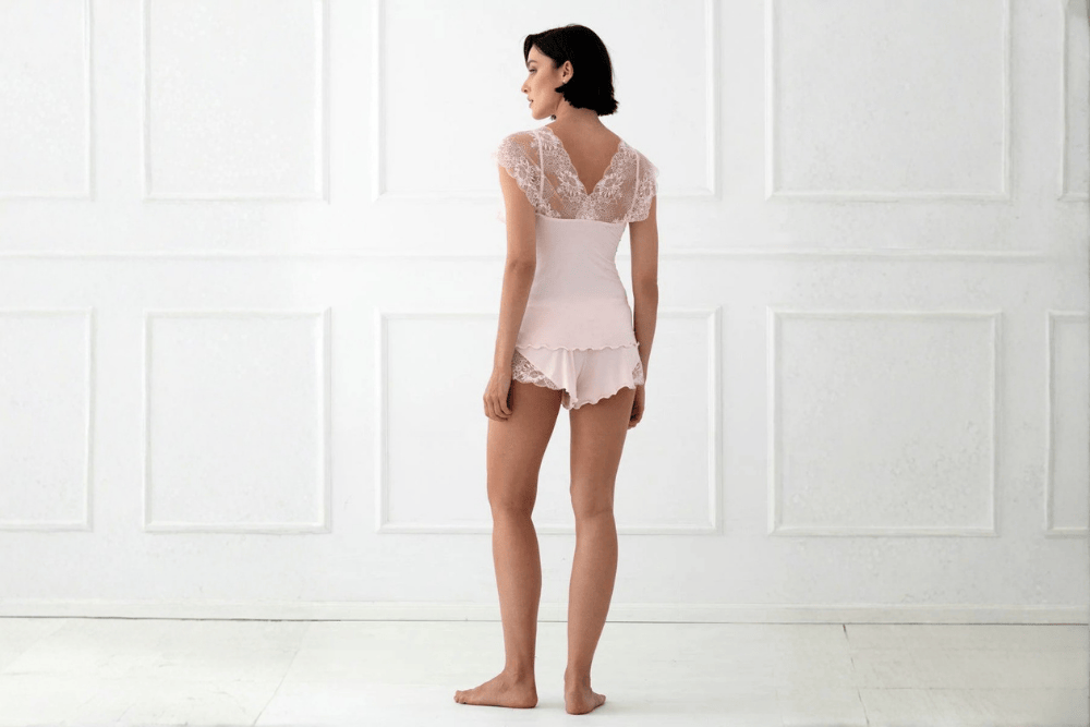 Wieczorny rytuał relaksu – jak piżama i koszula nocna pomagają się wyciszyć