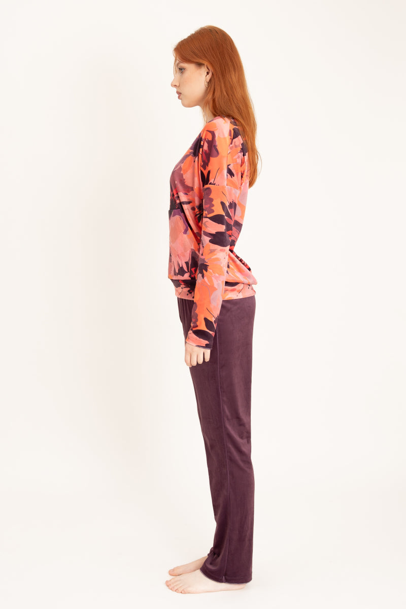 Welurowa piżama damska z kieszenią kangurką, fioletowy druk_2