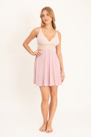 Różowa  koszulka nocna baby-doll z koronkowymi detalami