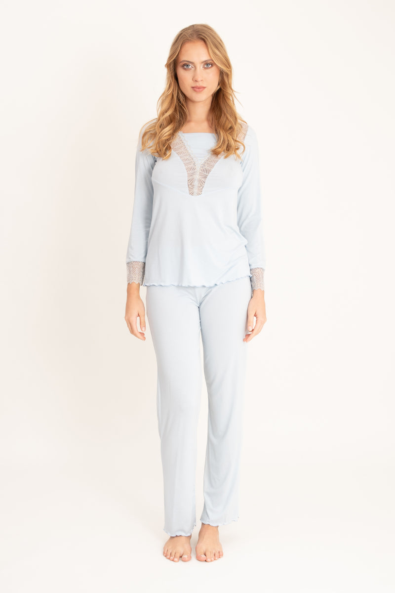 Długa piżama z koronkowymi detalami, błękitna
