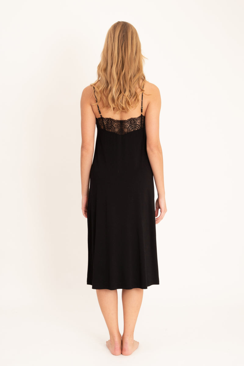 Czarna koszulka midi z koronką i regulowanymi ramiączkami_2