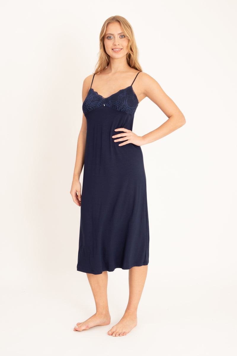 Granatowa koszulka midi z koronką i regulowanymi ramiączkami_4