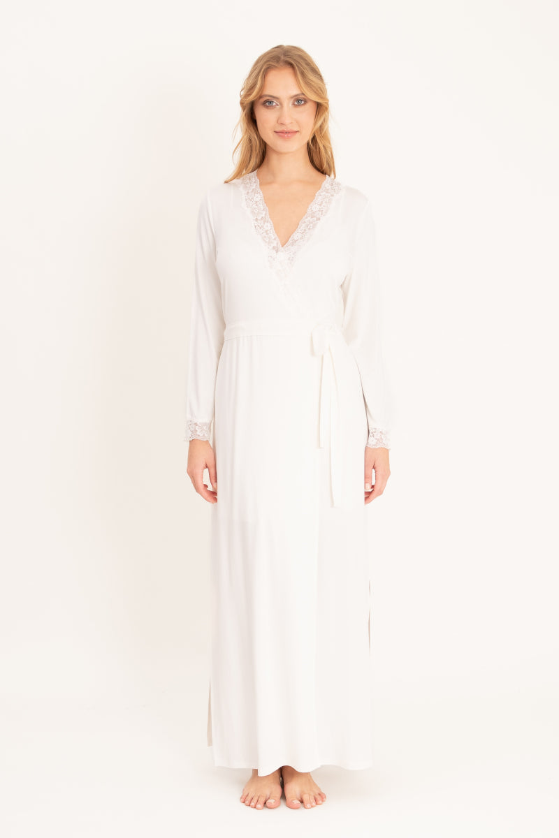 Długi szlafrok kopertowy z koronkowym wykończeniem, kremowy_3