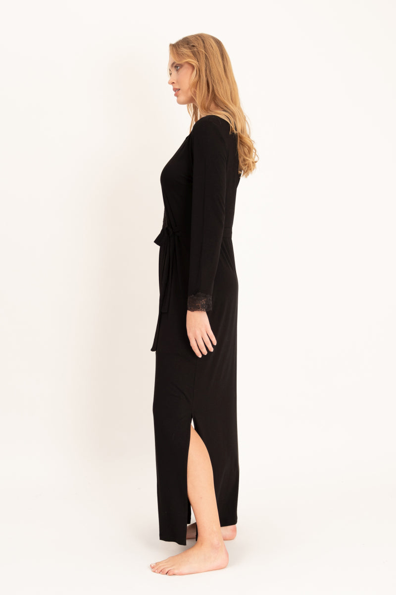 Długi szlafrok kopertowy z koronkowym wykończeniem, czarny_2