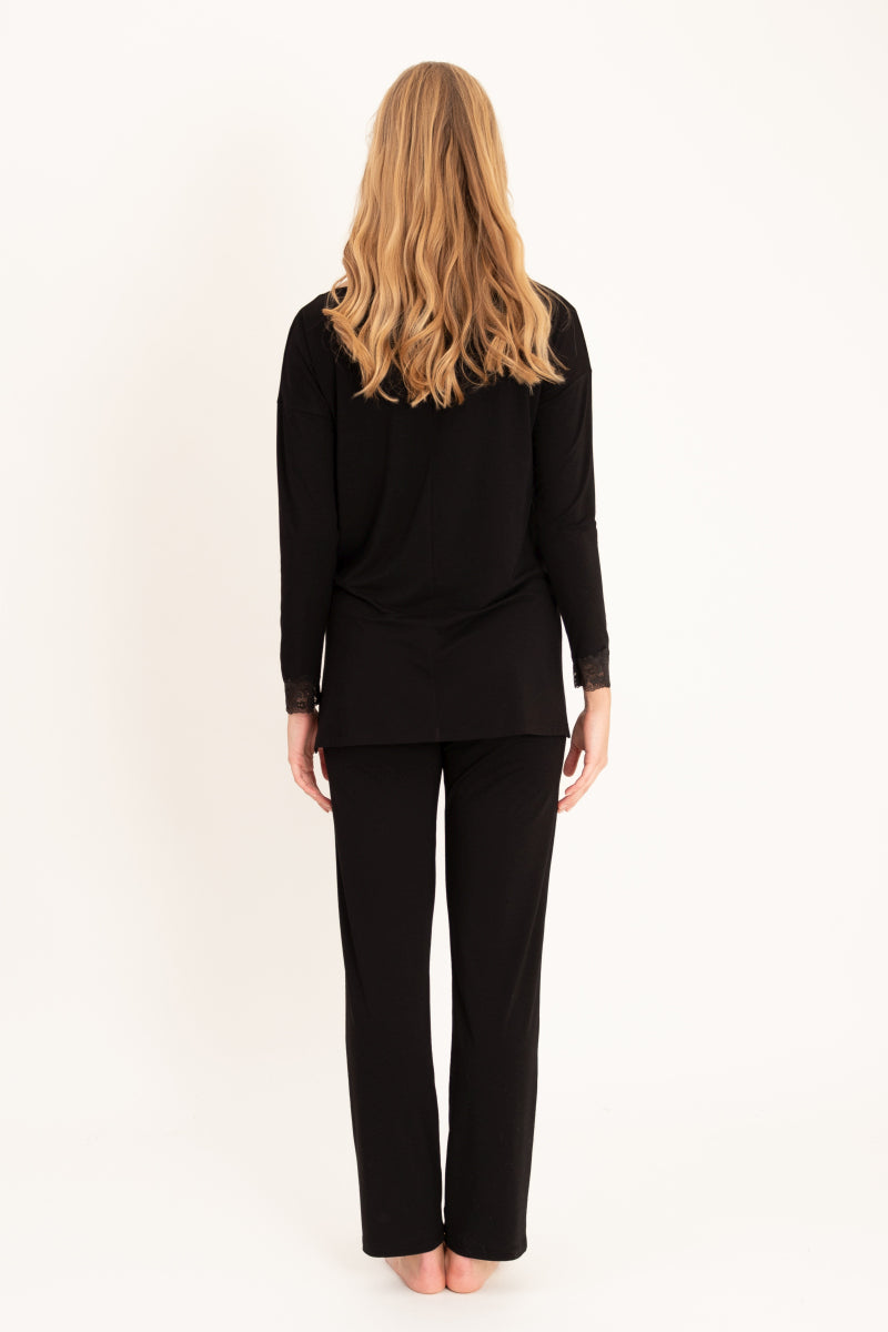 Długa piżama z koronkowym wykończeniem i rozporkami, czarna_4