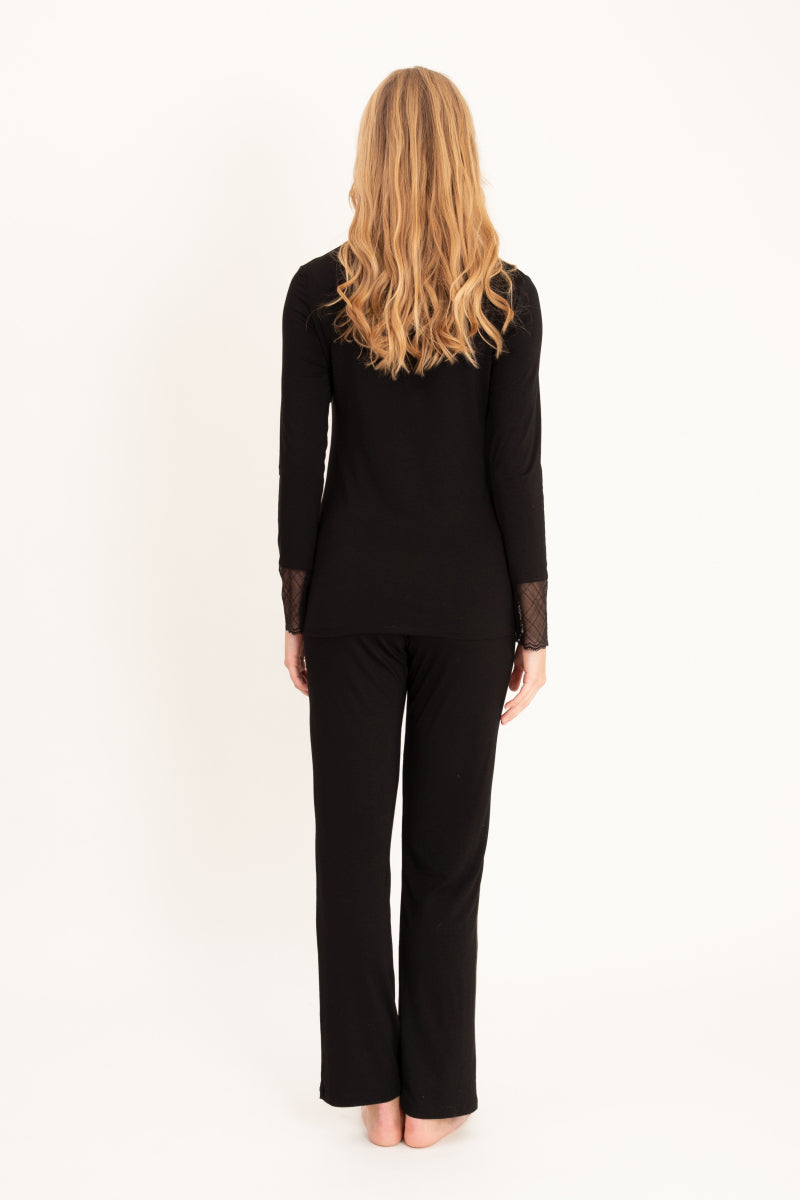 Czarna piżama z koronkowym dekoltem i mankietami_4