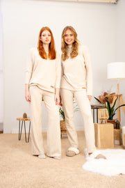 Ciepła piżama z dekoltem łódką i prostymi spodniami