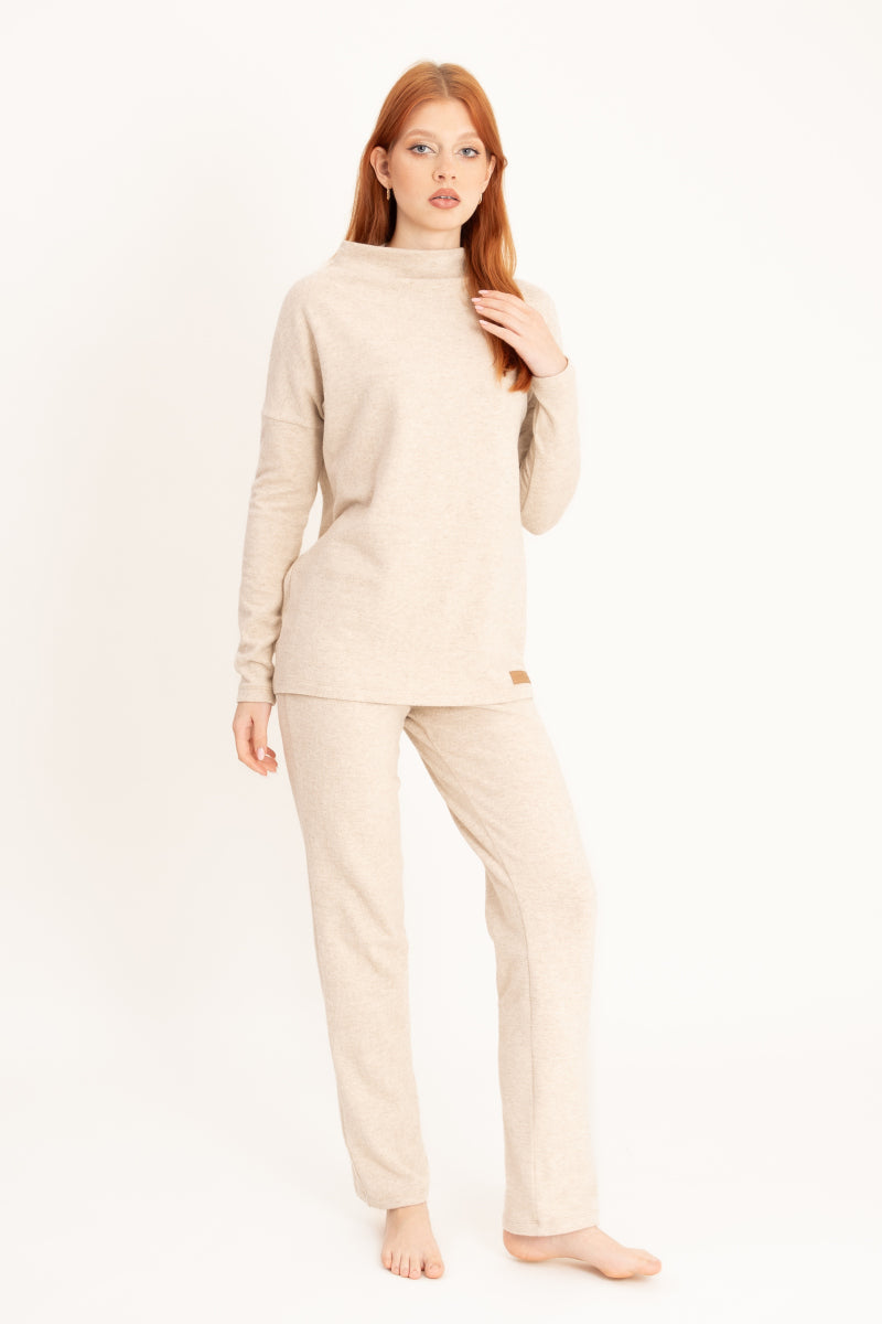 Ciepła piżama z dekoltem łódką i prostymi spodniami_2