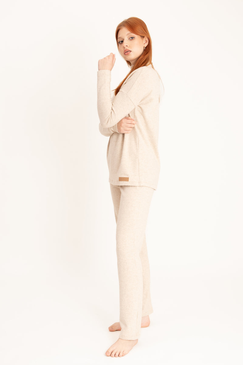 Ciepła piżama z dekoltem łódką i prostymi spodniami_5