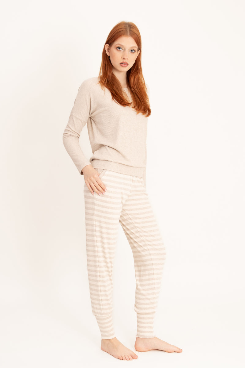 Długa piżama-dres z prążkowanej dzianiny_5