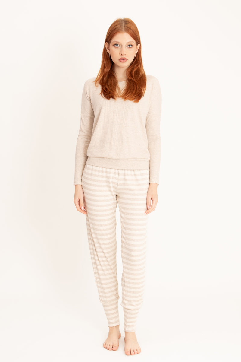 Długa piżama-dres z prążkowanej dzianiny_4