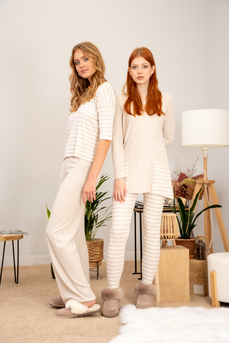 Długa piżama z legginsami w paski i gładką bluzką