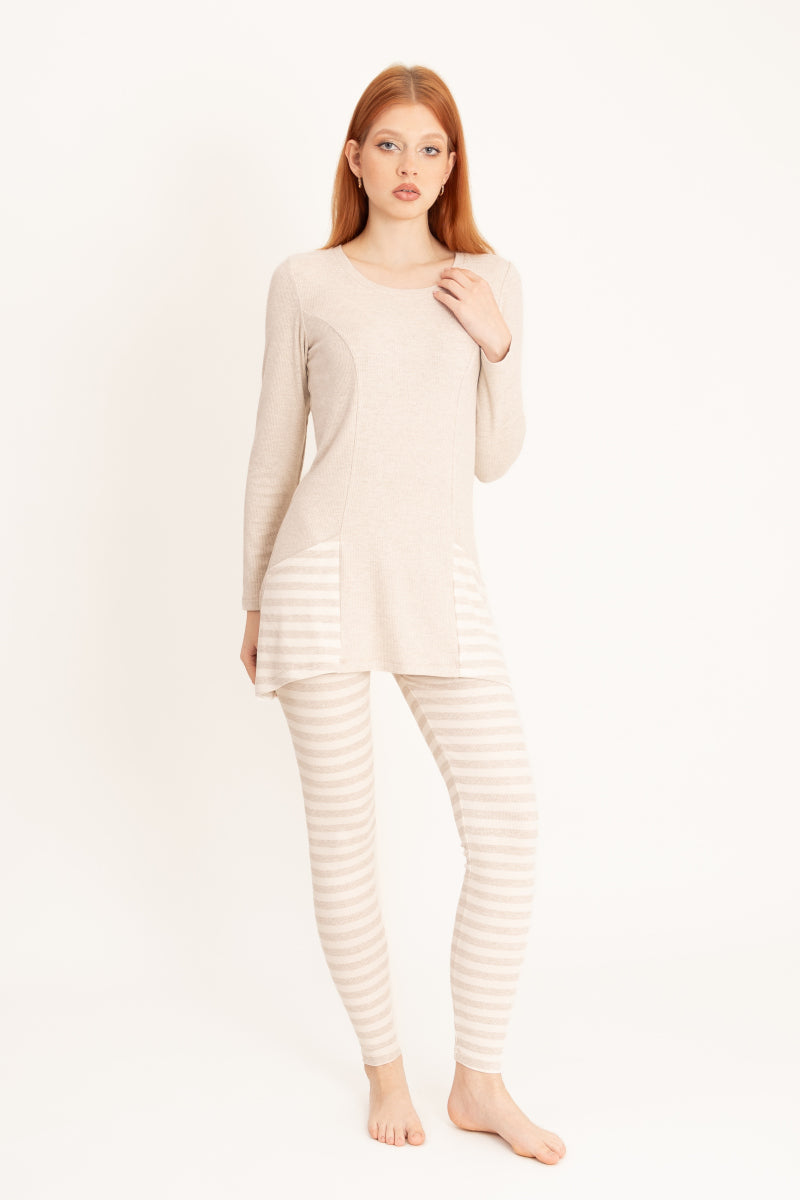 Długa piżama z legginsami w paski i gładką bluzką_2