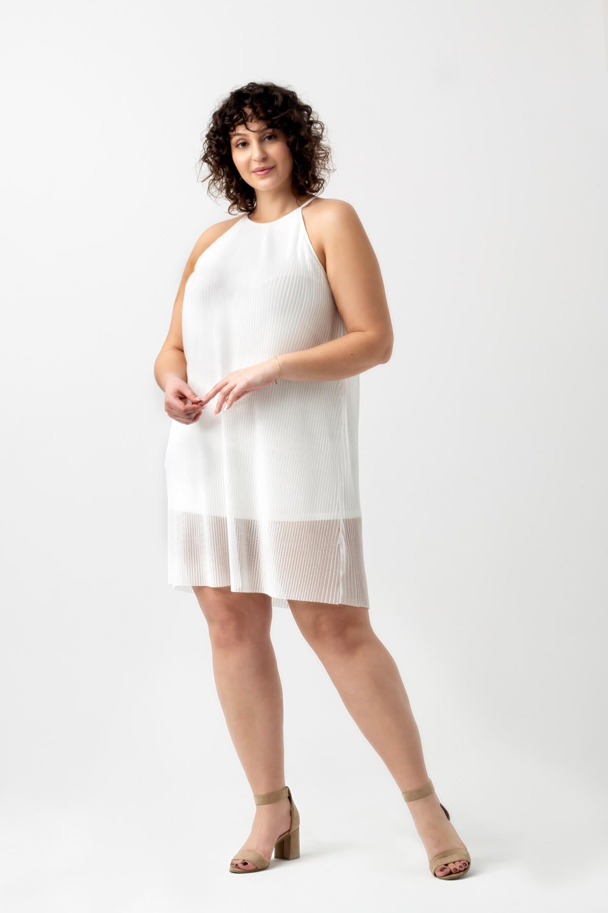 Sukienka z plisowanego tiulu – kremowa