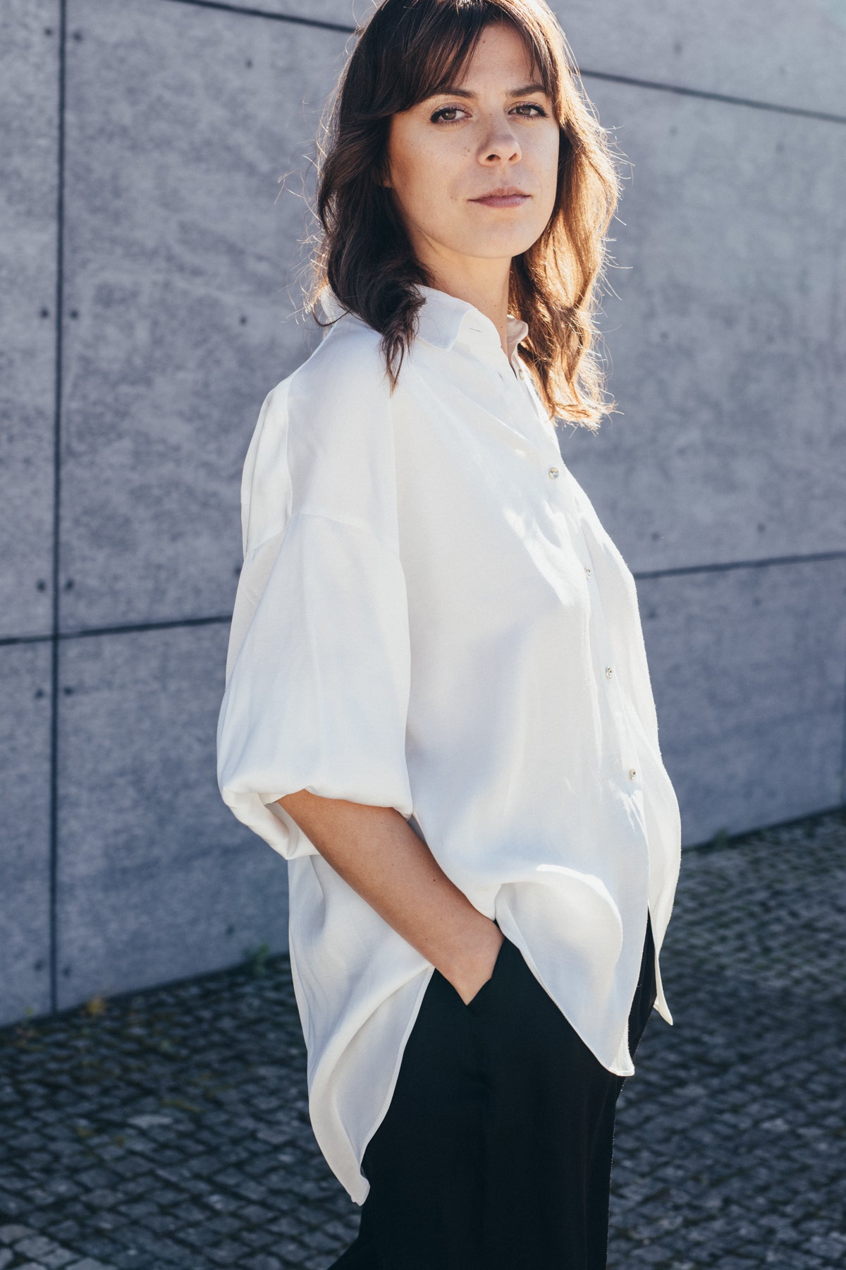 Echo oversize shirt made of viscose satin – cream