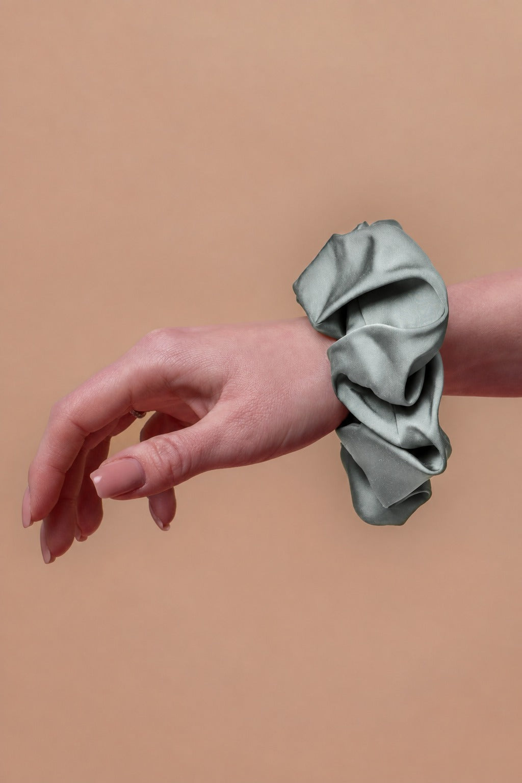 Ambra satynowa gumka scrunchie - mięta