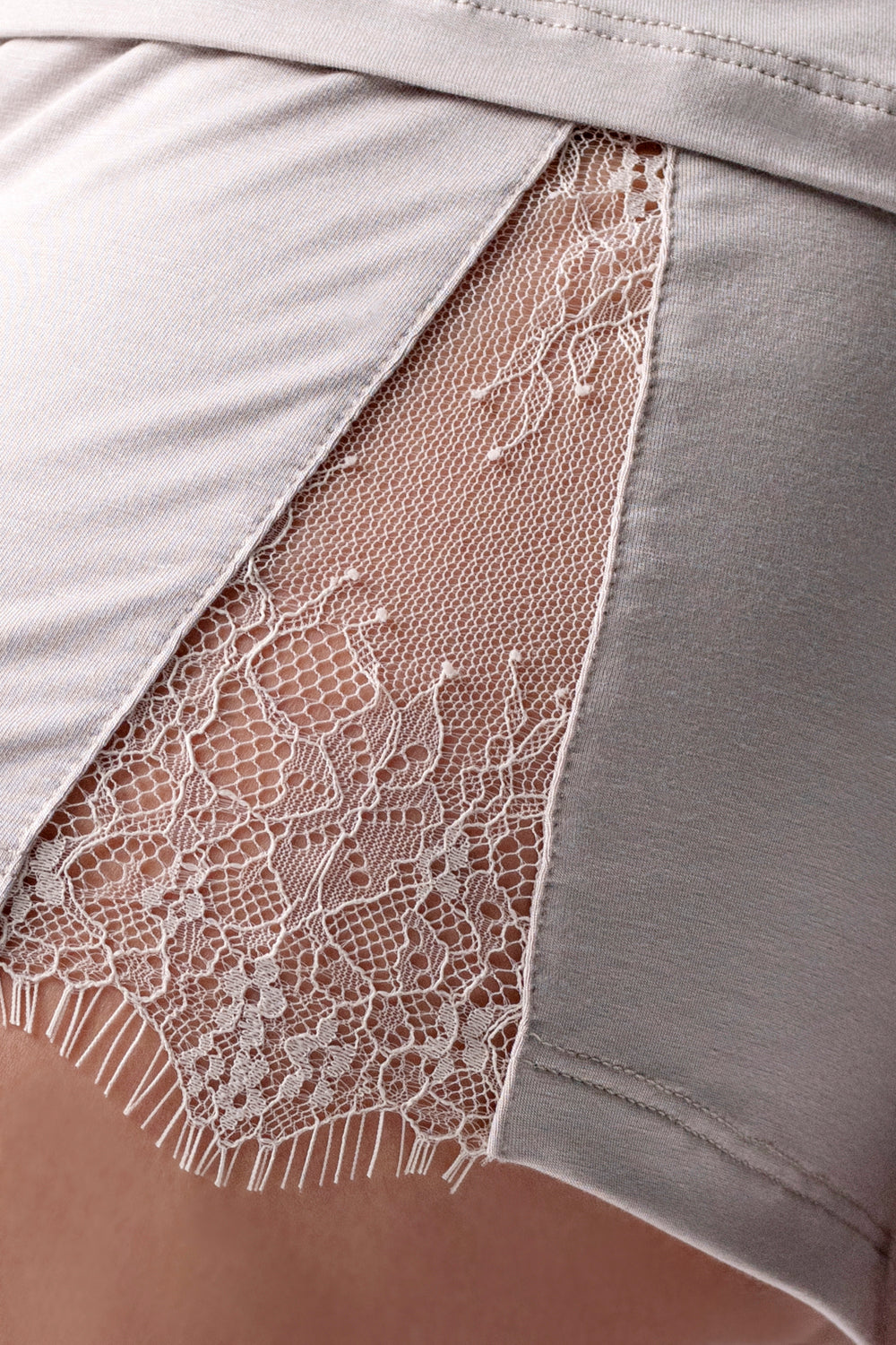 Aurora krótka piżama z koronką – mleko migdałowe_3