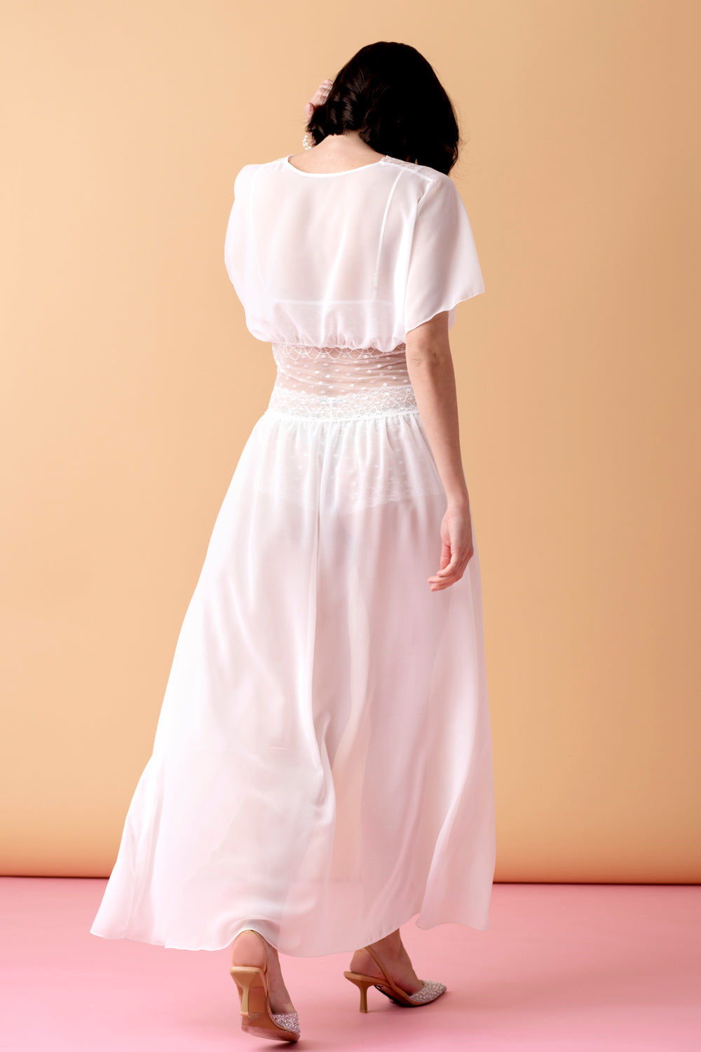 Ballade długi peniuar z koronkowym pasem – krem_4