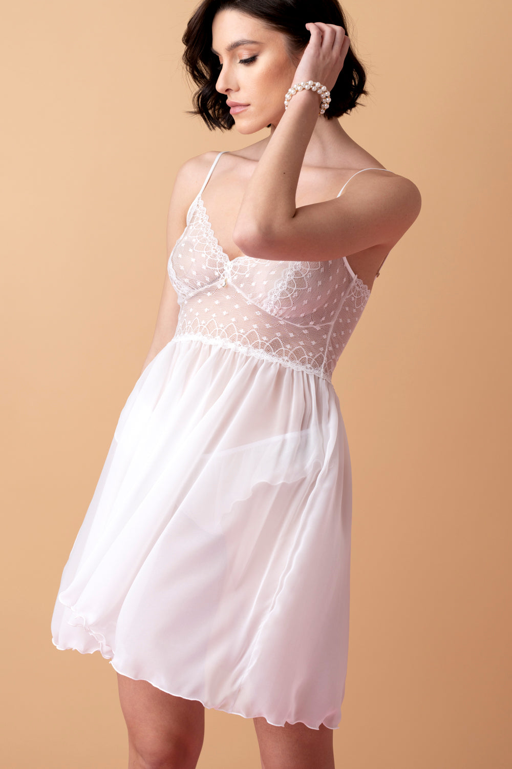 Ballade krótka koszulka nocna baby-doll z brazylianami – krem