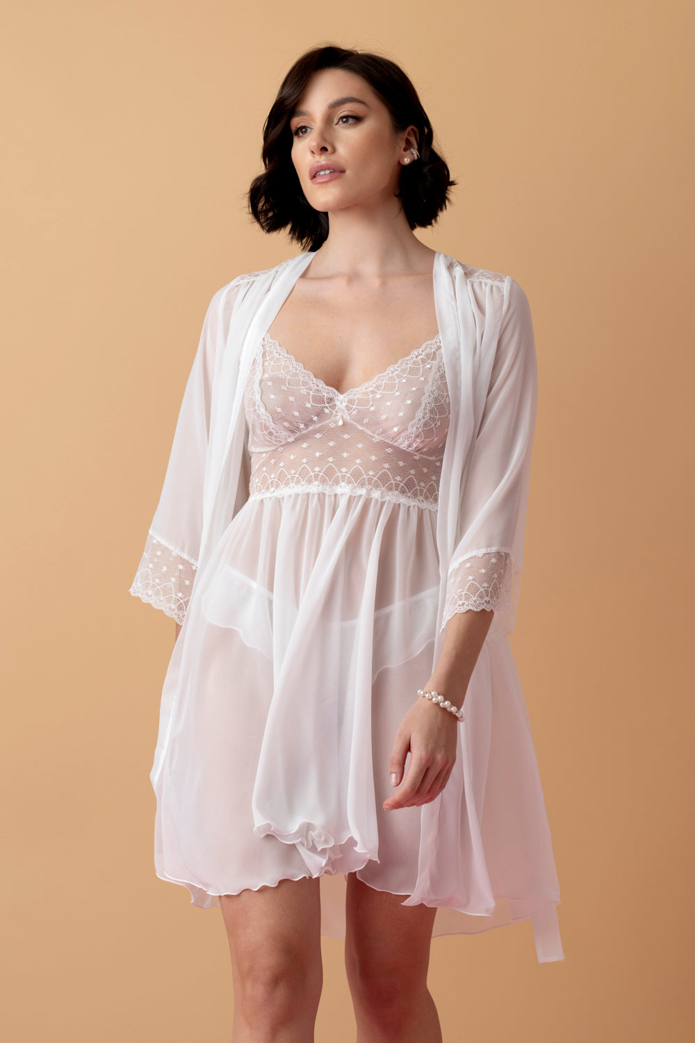 Ballade krótki peniuar z szyfonu i koronki – krem