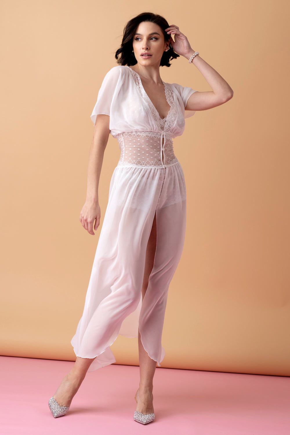 Ballade długi peniuar z koronkowym pasem – krem