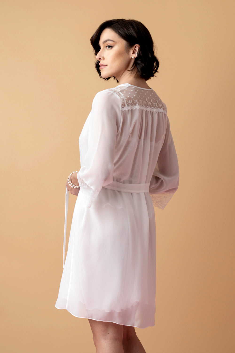 Ballade krótki peniuar z szyfonu i koronki – krem_2