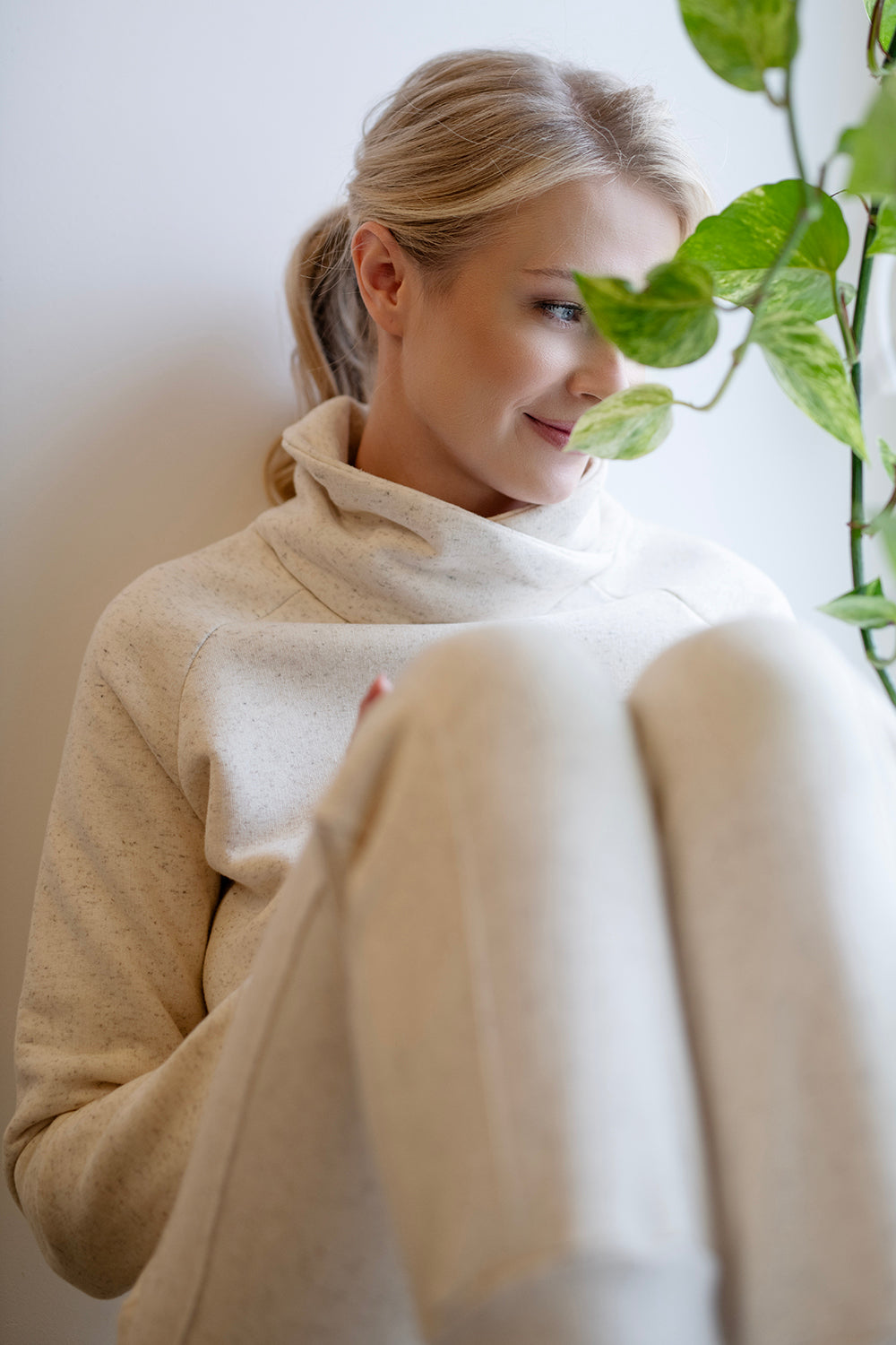 Ciepła bluza z wywijanym kołnierzem – jasny melanż_8