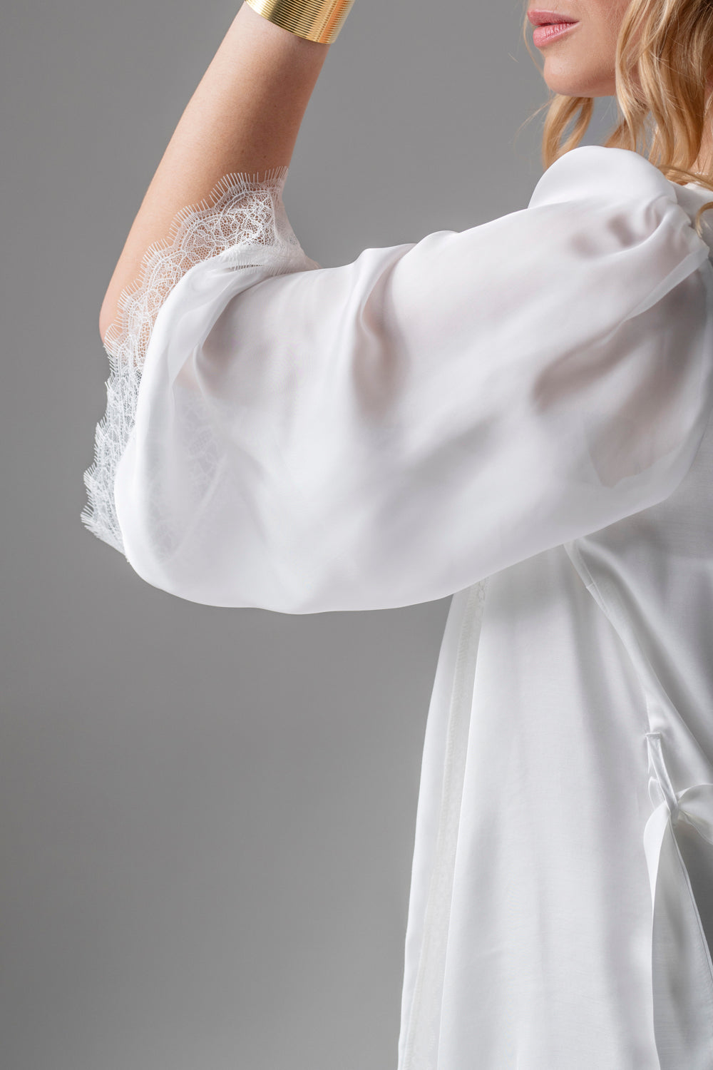 Grace peniuar midi z wiskozowej satyny i szyfonu – kremowy