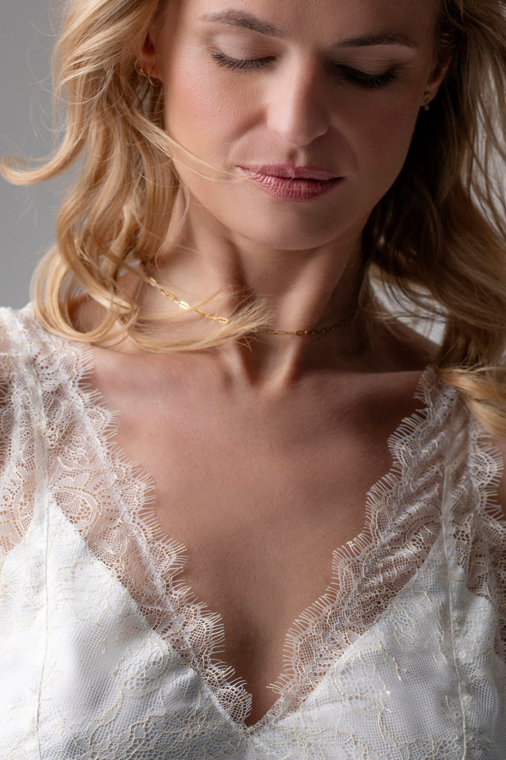 Grace koszulka nocna mini z koronką – kremowa_3