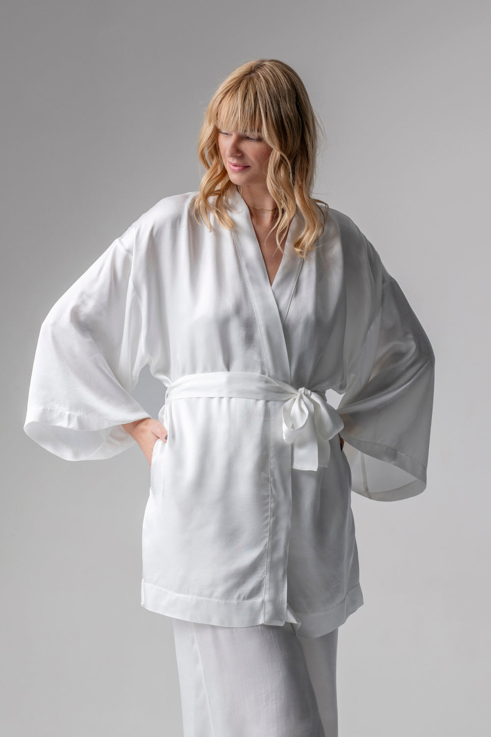 Grace krótki peniuar kimono z wiskozowej satyny – kremowy_2