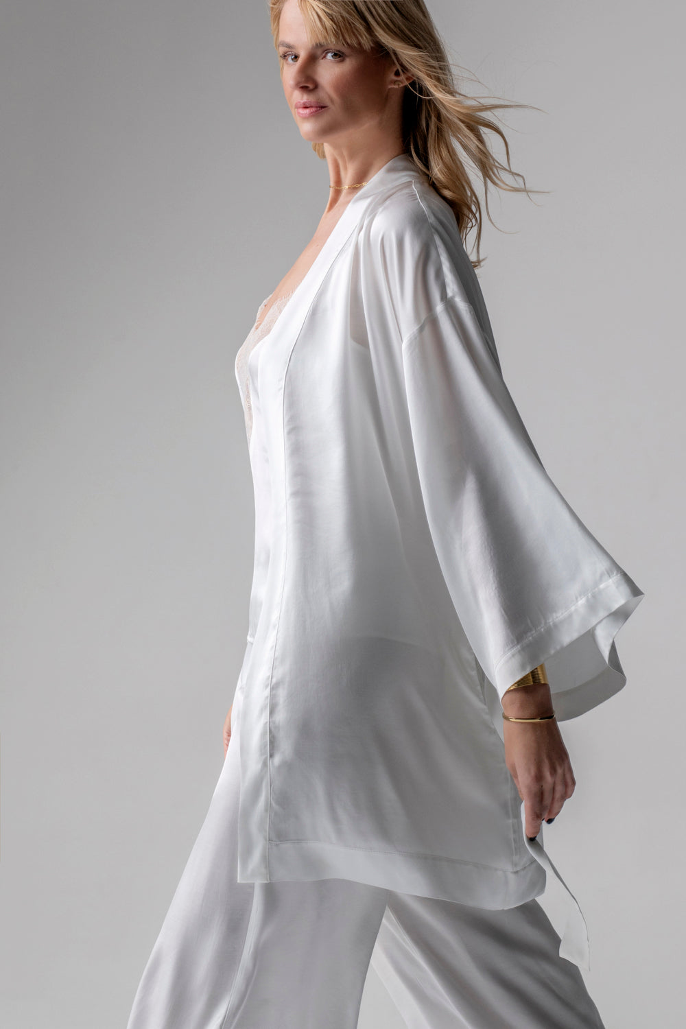 Grace krótki peniuar kimono z wiskozowej satyny – kremowy_3