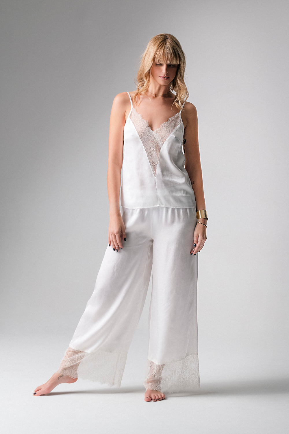 Grace piżama z topem na ramiączkach i długimi spodniami – kremowa