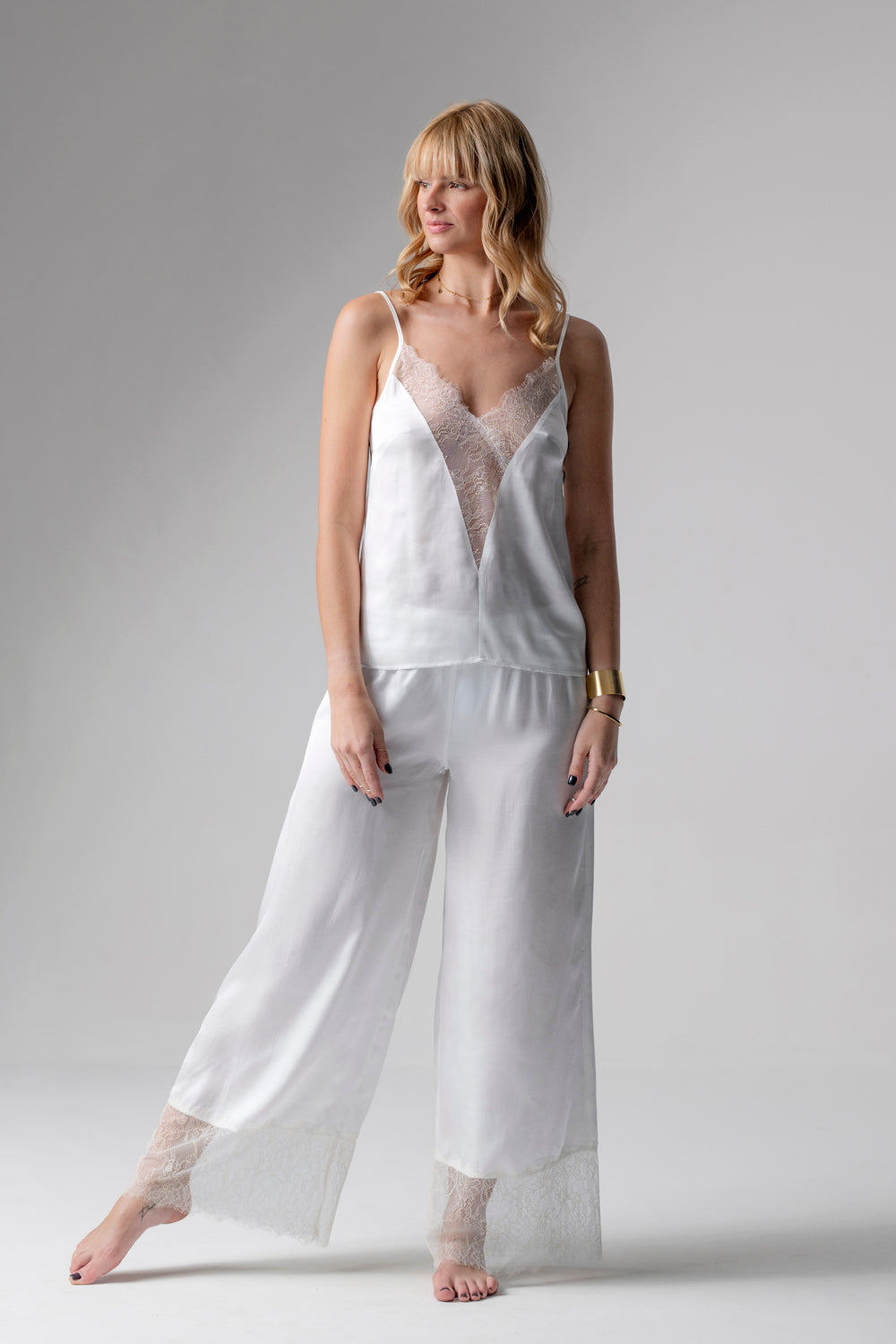 Grace piżama z topem na ramiączkach i długimi spodniami – kremowa