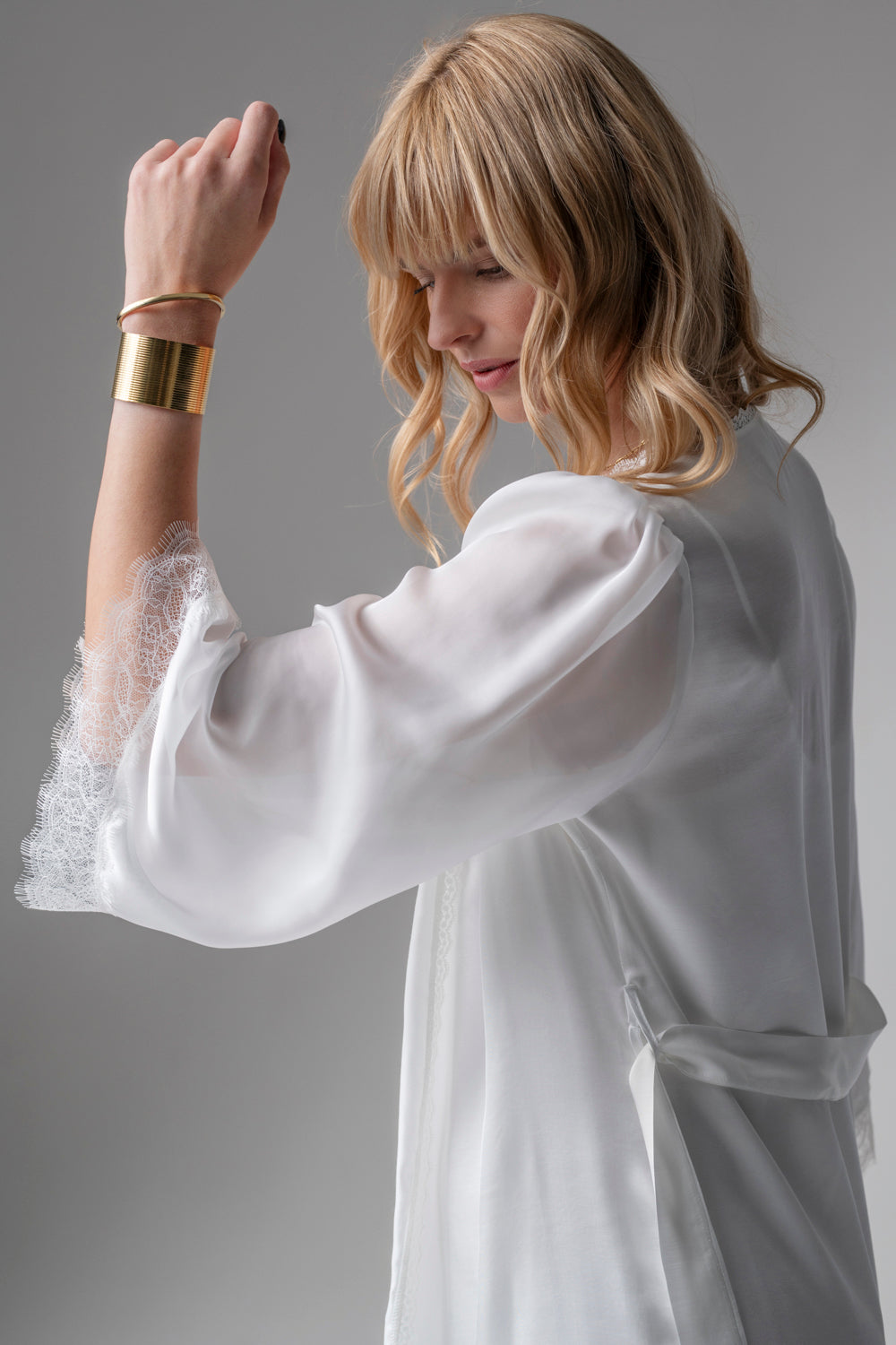 Grace peniuar midi z wiskozowej satyny i szyfonu – kremowy_8