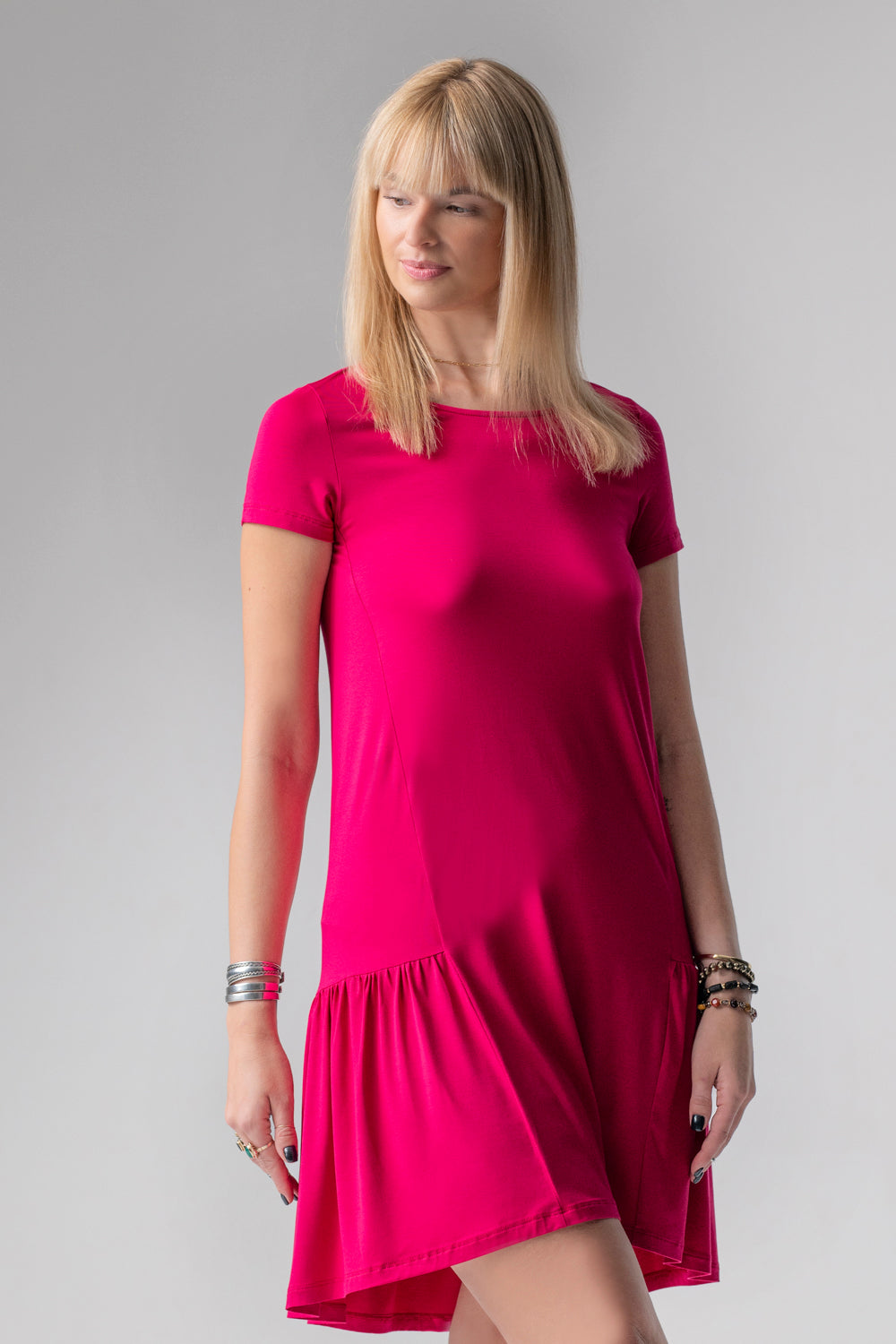 Jackie koszulka nocna / sukienka loungewear z falbanką – rubinowa