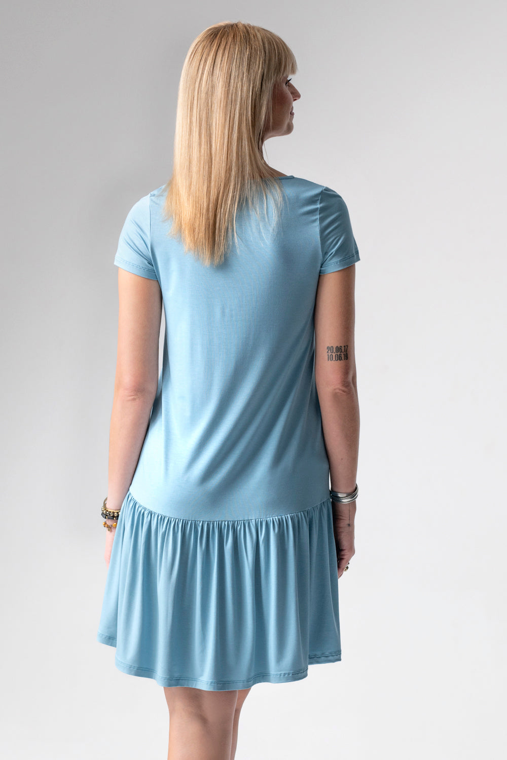 Jackie koszulka nocna / sukienka loungewear z falbanką – woda_3