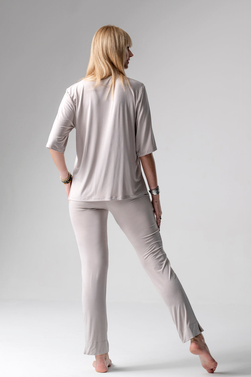 Jackie piżama loungewear z prostymi spodniami – mleko migdałowe_4