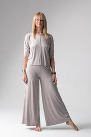 Jackie piżama loungewear z szerokimi spodniami – mleko migdałowe