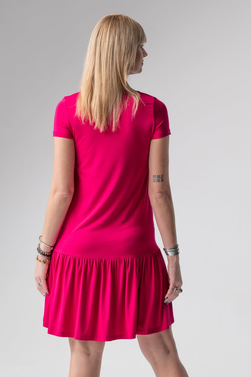 Jackie koszulka nocna / sukienka loungewear z falbanką – rubinowa_2