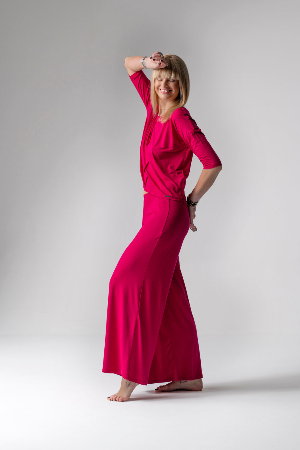 Jackie piżama loungewear z szerokimi spodniami – rubinowa_6