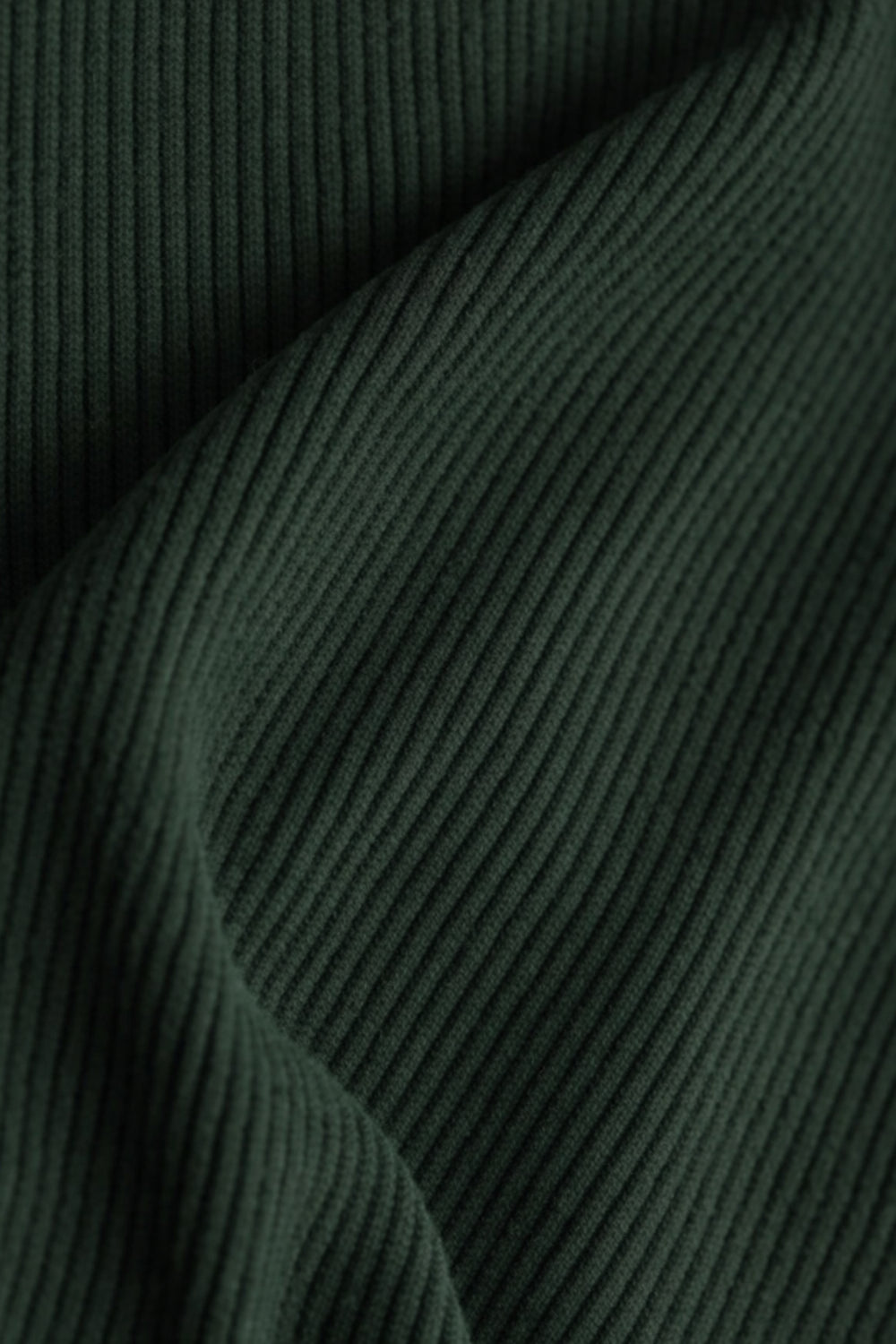 Krótka sukienka z prążkowanej dzianiny – leśna zieleń_4