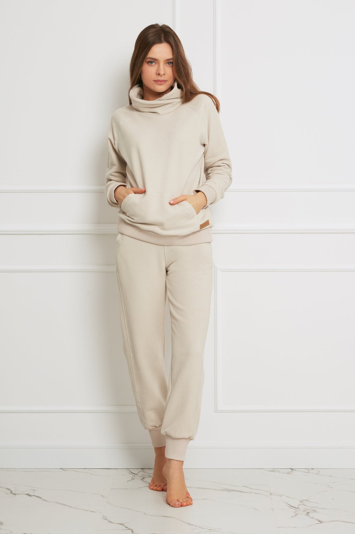 Loungewear bluza bawełniana z wywijanym kołnierzem – beżowa