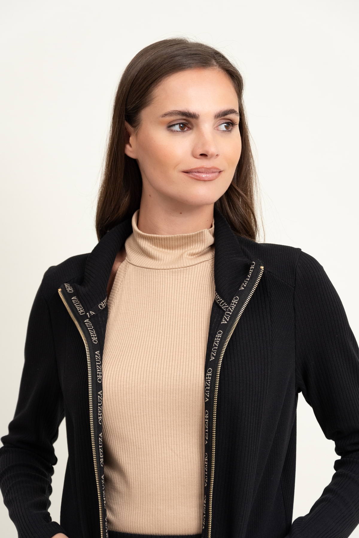 Loungewear bluza ze stójką i suwakiem – czarna