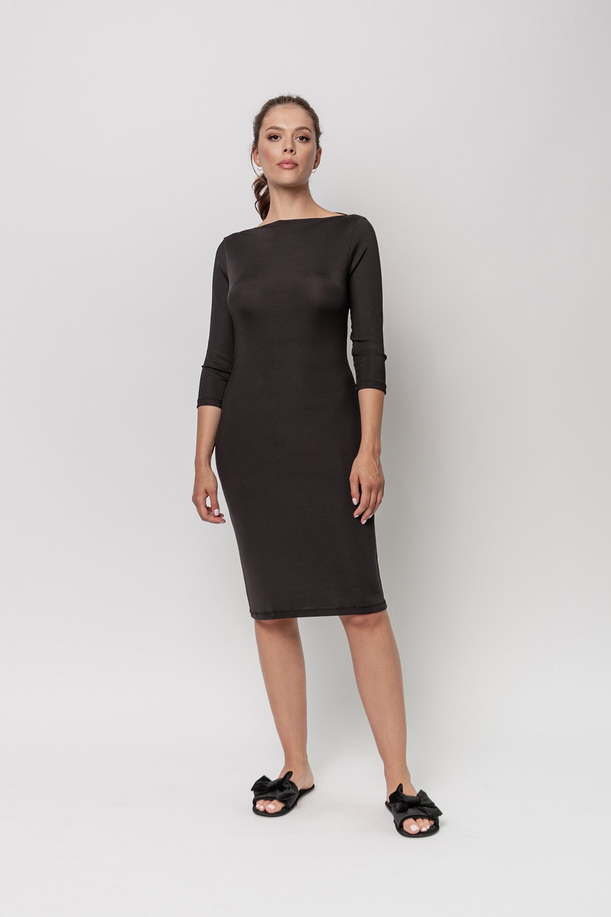 Loungewear sukienka midi w prążek – czarna
